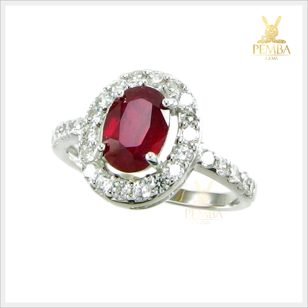 แหวนทับทิมแท้ สีแดงเลือดนก ล้อมเพชรCZ อย่างสวยงาม แหวนพลอยแท้