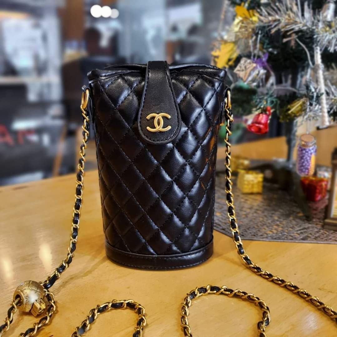 โปร ซื้อภายในวันนี้ ลด2%-5% CHANEL VIP GIFT CROSSBODY BAG (แอดไลน์ก่อนสั่งซื้อ)