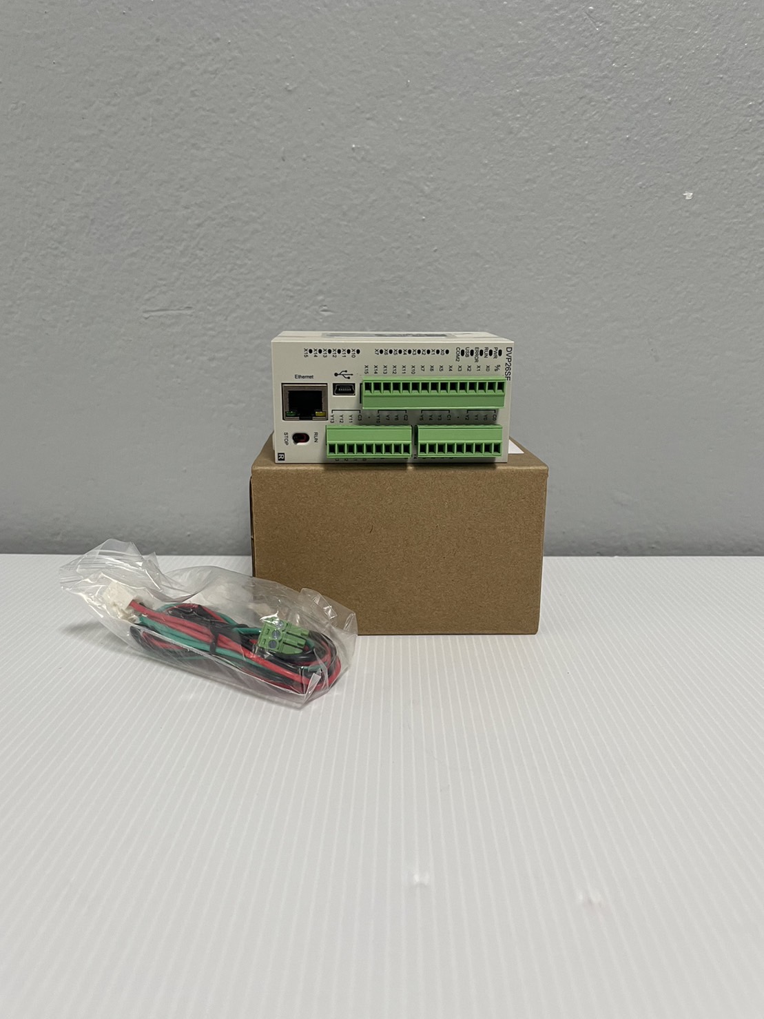 Delta PLC DVP Series Model:DVP26SE11T 14DI/12DO 24V (Transistor)