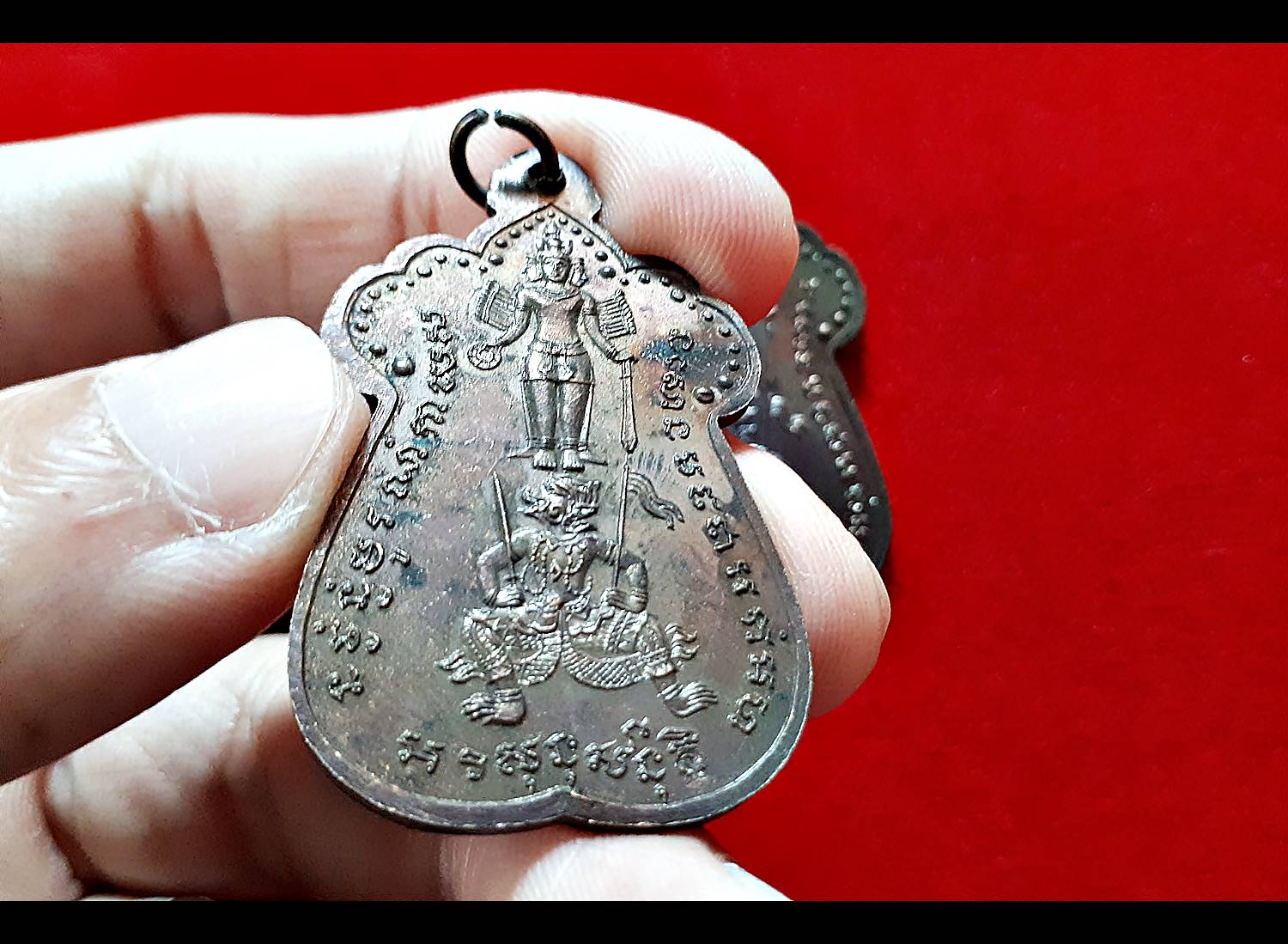 เหรียญพระเจ้าห้ามสมุทรหลังนารายณ์ทรงหนุมาน (พระปางห้ามสมุทร) ปี2526 หลวงปู่สรวง(เทวดาเล่นดิน) หลวงพ่อสร้อย ปลุกเสก ออกวัดเลียบราษร์บำรุง (รับประกันแท้และทัน)