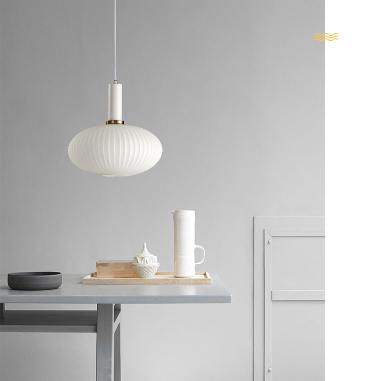 โคมไฟแขวนเพดานโป๊ะแก้วสีขาวโปร่งแสงลายจีบ สไตล์ Northern Europe [CASA105]