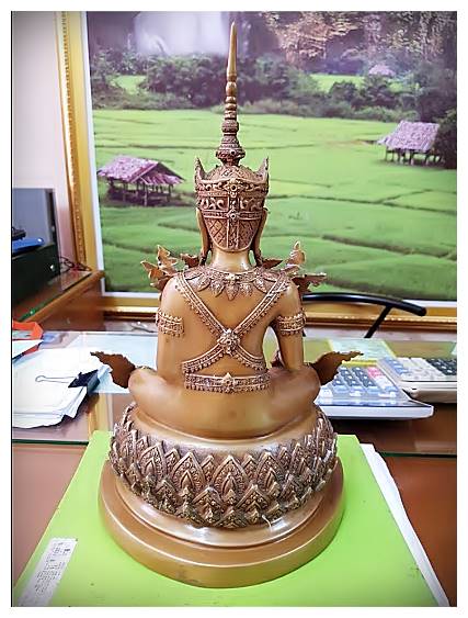 รูปหล่อ พระพุทธรูป พระจักรพรรดิ์ ทรงเครื่องพระจักรพรรดิ์ (ทองเหลืองรมดำ หน้าตัก 8-9นิิ้ว)