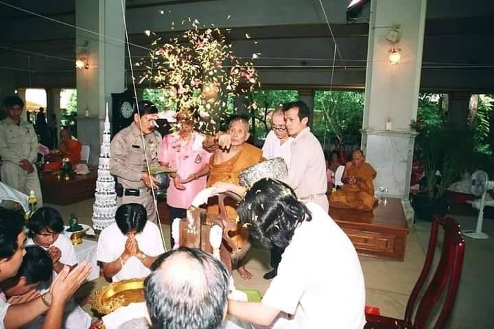 พระสมเด็จ นางพญา (พิมพ์สมเด็จจิตรลดา) หลังฝัง ฝังทั้งข้าวทิพย์-ว่านไพลดำ (ได้มวลสารพระราชทาน จาก ร.9) ปี2548-2549 #รับประกันแท้และทัน - (กรอบไมครอนชุบทอง เลี่ยมกันน้ำ)