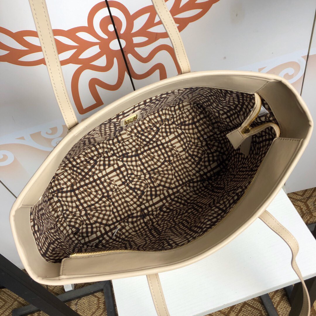 กระเป๋า mcm shopping bag 35x28cm