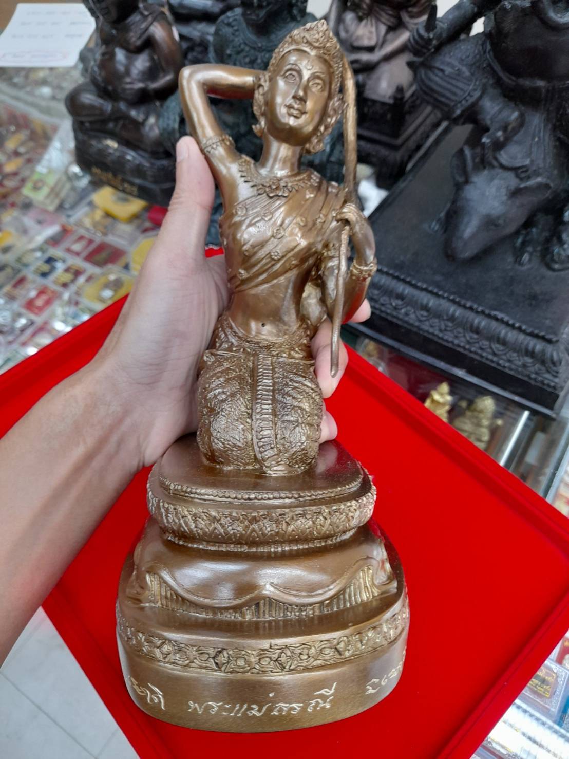 รูปหล่อ พระแม่ธรณี เนื้อทองเหลือง (เข้าพิธีปลุกเสกแล้ว)ปี2546