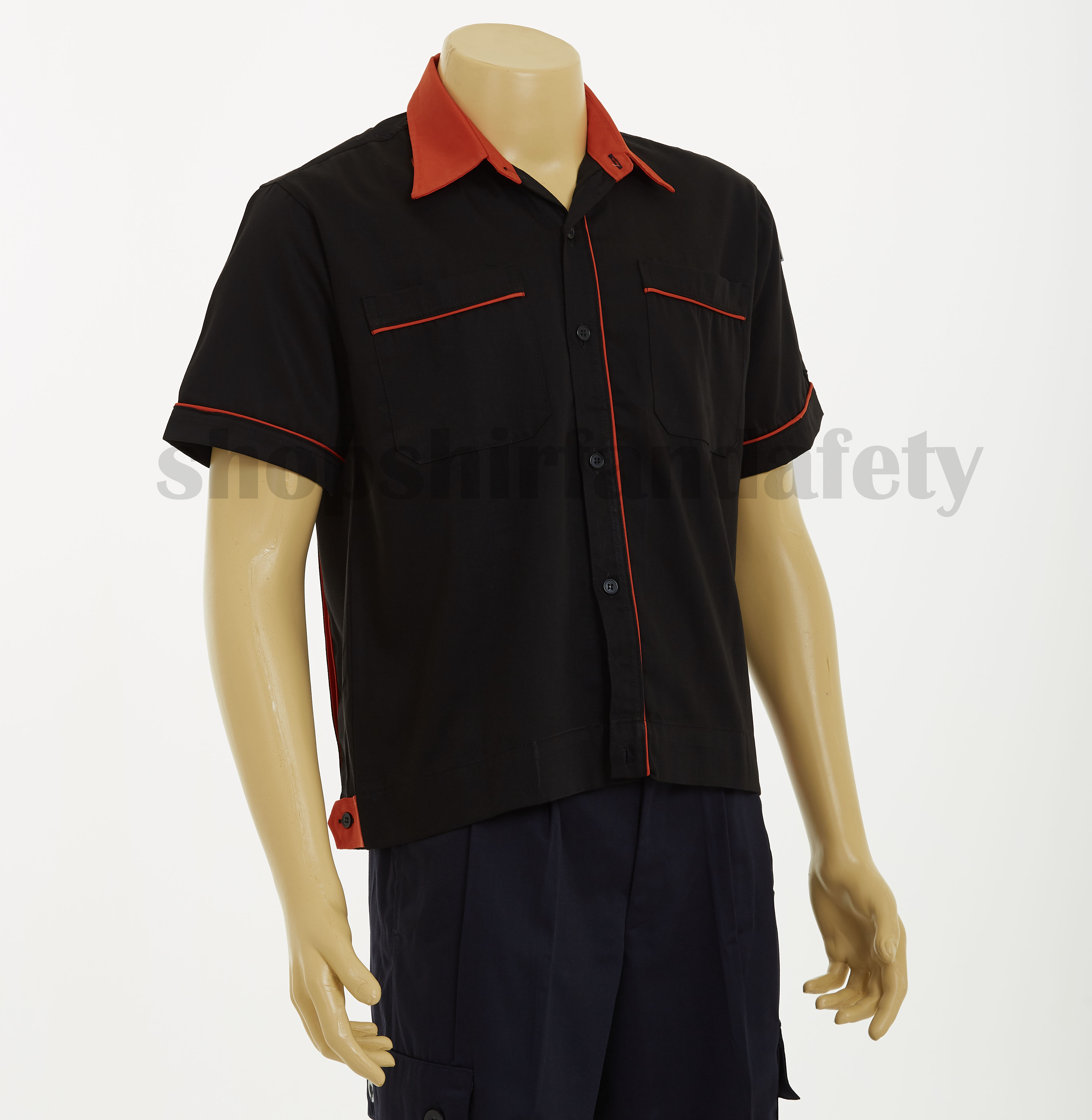 เสื้อช็อปแขนสั้นแบบดำกุ้นส้ม