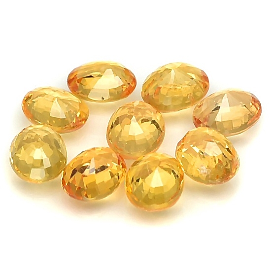 Yellow Sapphire พลอยบุศราคัมเนื้อแข็ง จัดเซท รูปไข่ขนาด 4.5x3.5 มิล จำนวน 9 เม็ด น้ำหนักรวม 3.23 กะรัต สีเหลืองทอง