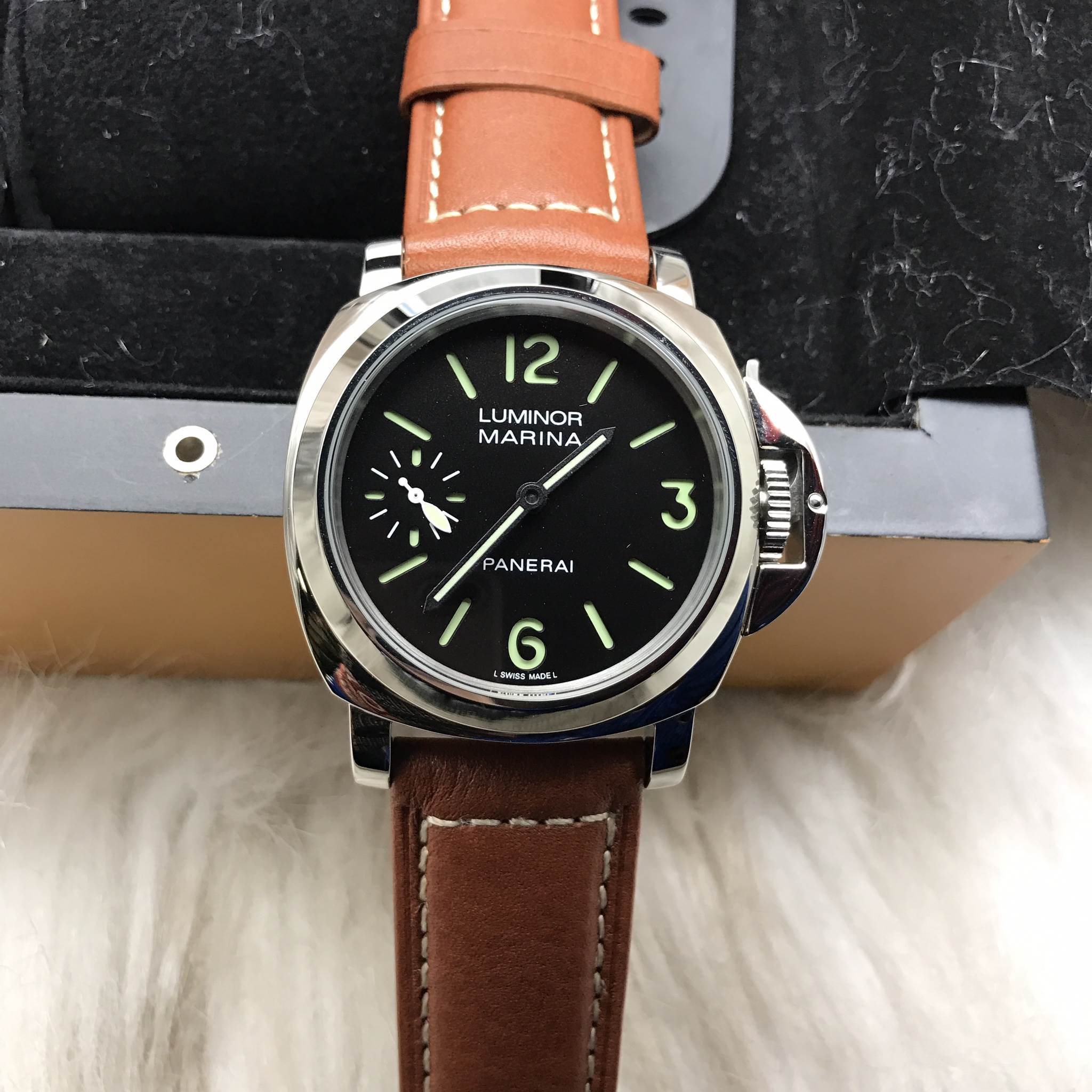 นาฬิกา Panerai รุ่น Luminor Marina (Pam 111) สีเงิน สายหนังวัว