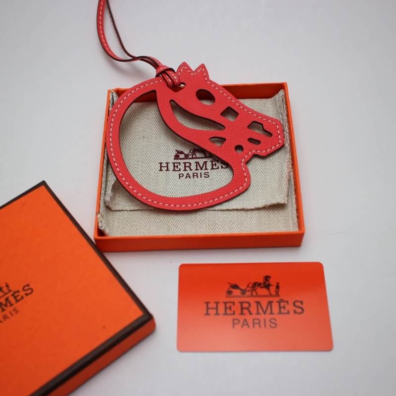 ที่คล้อง ที่ห้อย กระเป๋า hm epsom leather รูปม้า มีหลายสี สต๊อกเปลี่ยนตลอดสอบถามได้ค่ะ