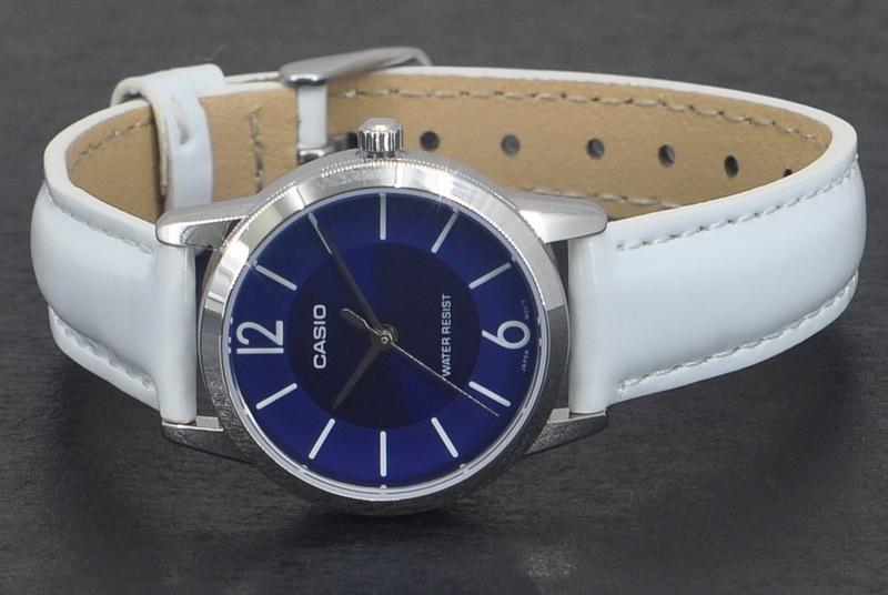 Karnvera Shop นาฬิกาข้อมือผู้หญิง Casio Standard Analog Woman Watch LTP-1377L-2B (สินค้าราคาพิเศษ ไม่มีกล่อง)