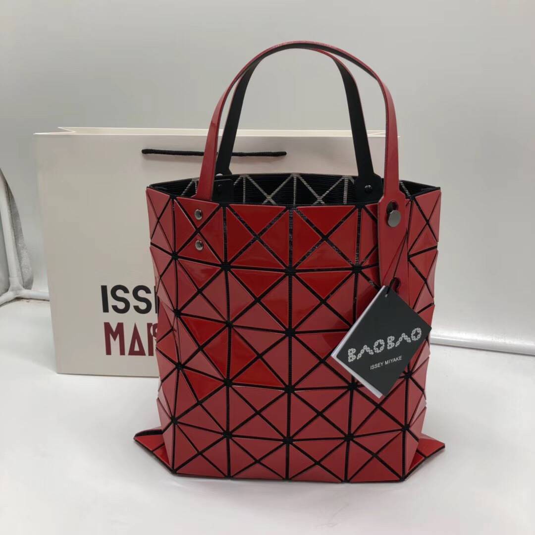 พร้อมส่ง กระเป๋า issey 6*6 มีหลายสีสอบถามได้ค่ะ