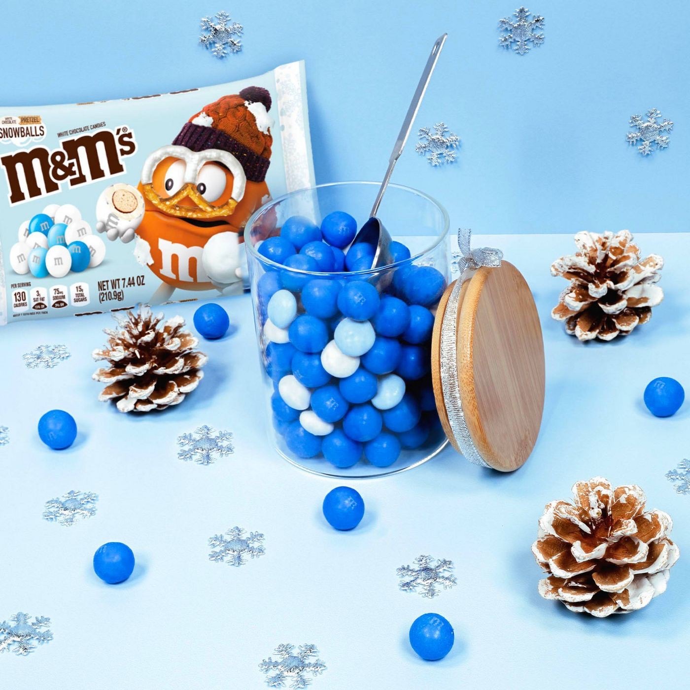 ขนมช็อกโกแลตคริสมาสต์ M&M's Holiday Chocolate Candies - White Pretzel Snowballs