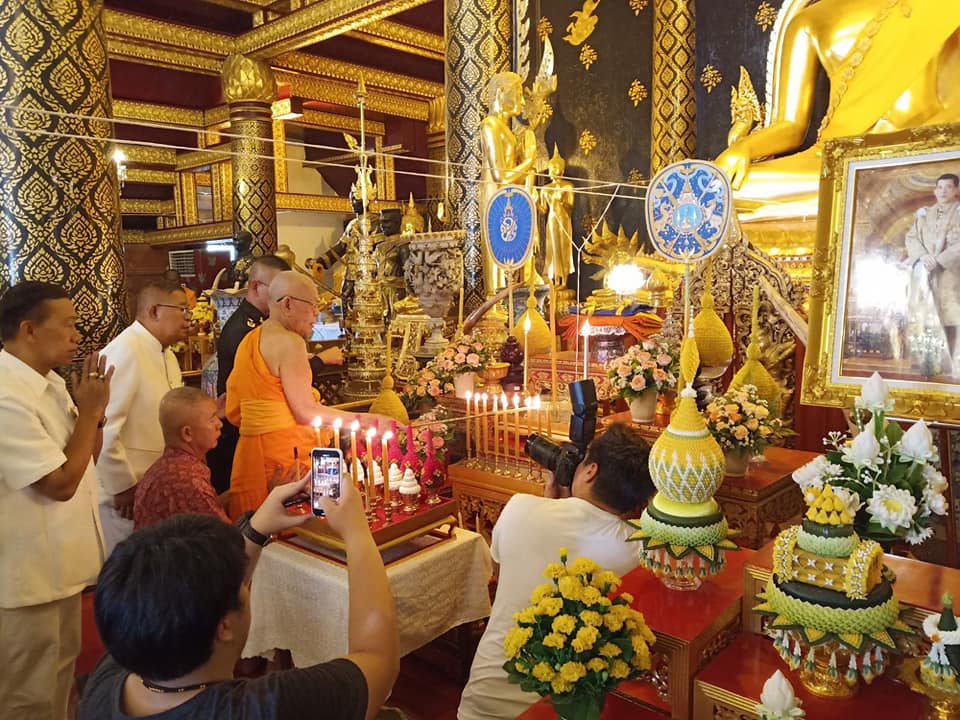 พระกริ่ง จักรพรรดิ์ มนต์พระกาฬ เนื้อนวะโลหะชั้นครู ปี2562 (ใต้ฐานบรรจุเส้นเกศา หลวงพ่อกวย วัดโฆสิตาราม ,หลวงพ่อเย็น วัดสระเปรียญ หลวงพ่อปรง วัดธรรมเจดีย์) - หลวงพ่อเล็ก วัดท่าขนุน (อฐิษฐานจิตปลุกเสก ณ วัดพระพุทธชินราช ปี2562))