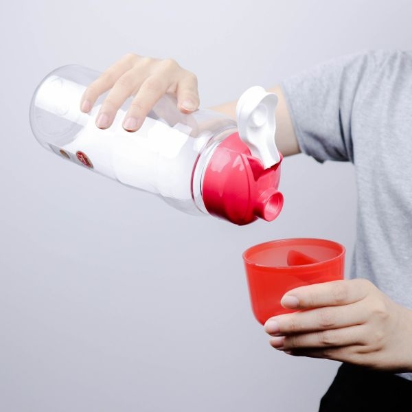 P07842 ขวดน้ำดื่มใส่น้ำร้อนได้ Superlock จุ 1 ลิตร No.5295 (ขนาด 8.5 ซม.(กว้าง) X 8.5 ซม.(ยาว) X 26 ซม.(สูง) ราคาส่งต่อ 12 ใบ :เฉลี่ย 55 บ.ต่อใบ