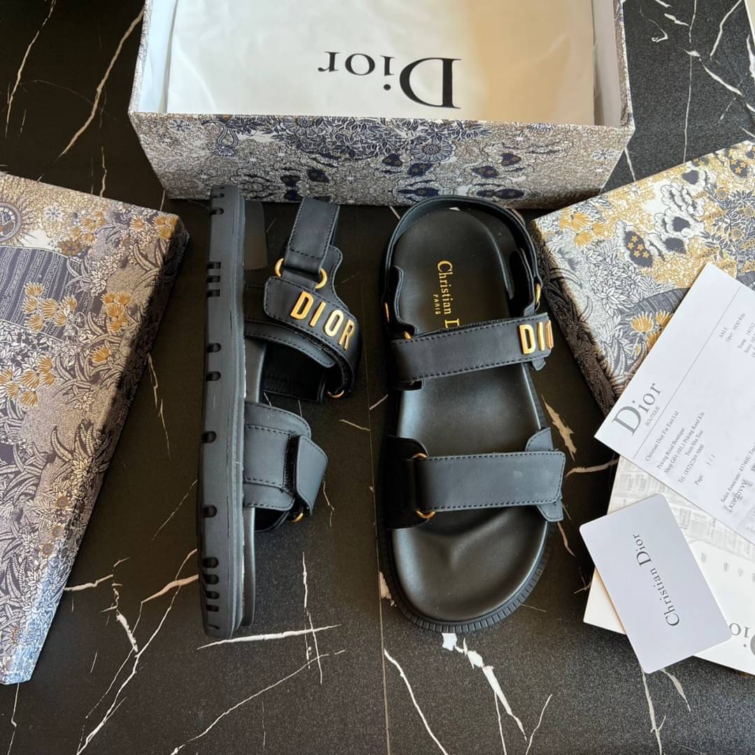 รองเท้า dio sandal สีดำ สอบถามไซส์ได้ค่ะสต็อคของเปลี่ยนตลอด