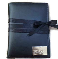 Bisous Bisous Makeup Brush Set 5 Items เซ็ตแปรงแต่งหน้า 5 ชิ้น ชุดพิเศษจาก Bisous Bisous พร้อมกระเป๋าหนังสำหรับเก็บรักษาแปรงโดยเฉพาะ ให้คุณสะดวกสบายในการพกพาและใช้งานยิ่งขึ้น