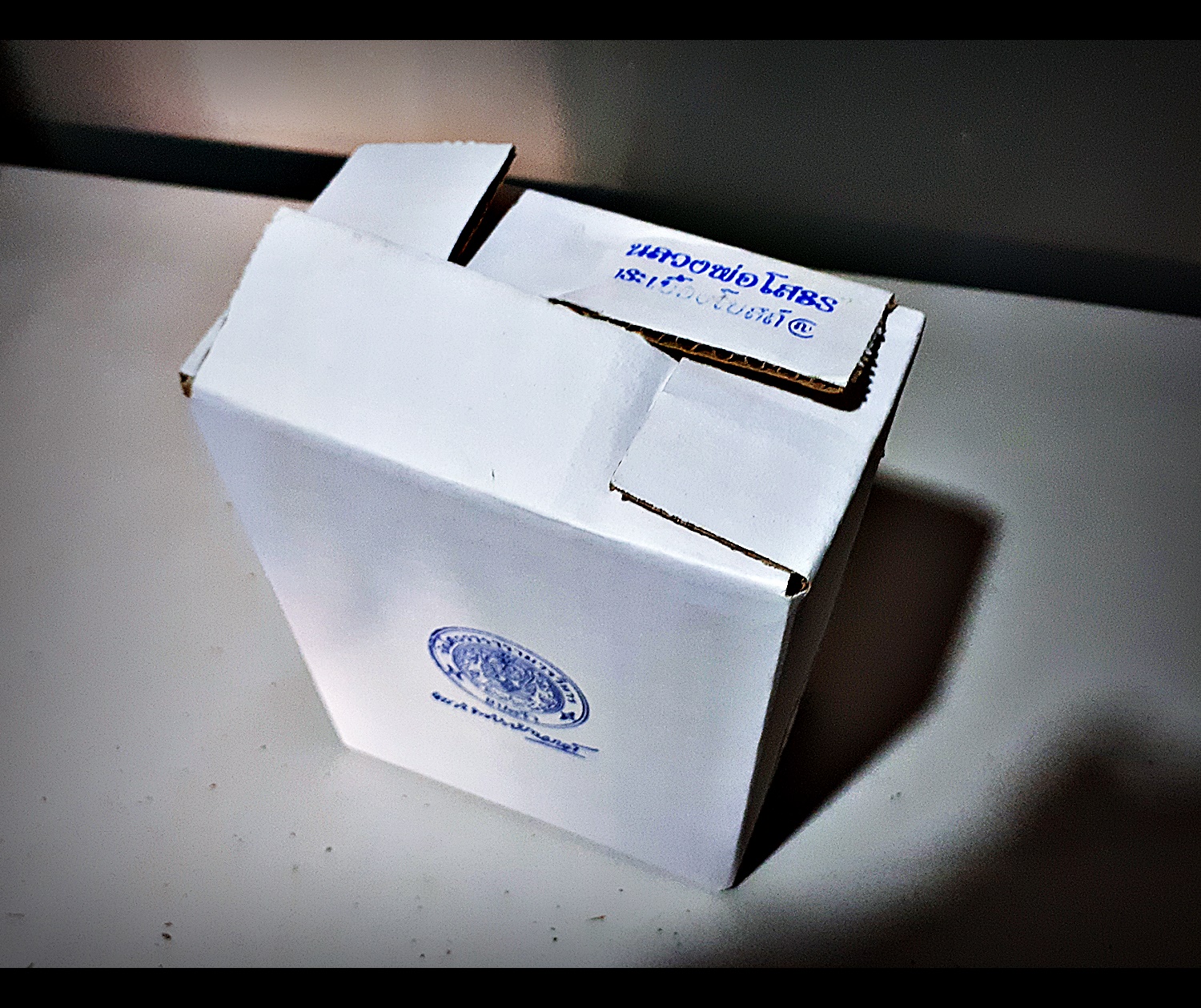 รูปหล่อ หลวงพ่อโสธร เนื้อ เรซิ่นสีทอง (หน้าตัก3นิ้ว ฐาน5นิ้ว)