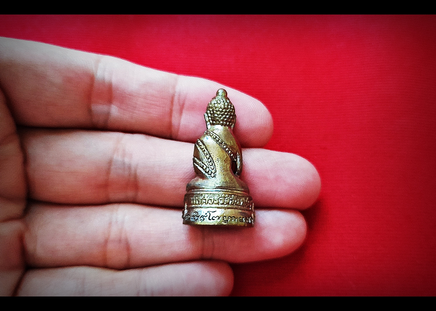 พระกริ่ง จักรพรรดิ์ มนต์พระกาฬ เนื้อนวะโลหะชั้นครู ปี2562 (ใต้ฐานบรรจุเส้นเกศา หลวงพ่อกวย วัดโฆสิตาราม ,หลวงพ่อเย็น วัดสระเปรียญ หลวงพ่อปรง วัดธรรมเจดีย์) - หลวงพ่อเล็ก วัดท่าขนุน (อฐิษฐานจิตปลุกเสก ณ วัดพระพุทธชินราช ปี2562))