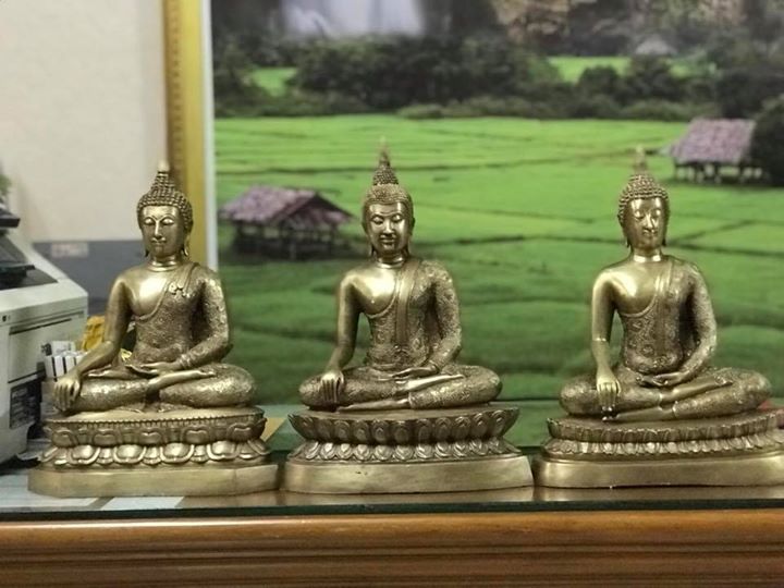 รูปหล่อ พระพุทธรูป (พระบูชา 3สมัย สุโขทัย เชียงแสน อู่ทอง) หน้าตัก9นิ้ว เนื้อทองเหลือง จีวรลายดอกพิกุล