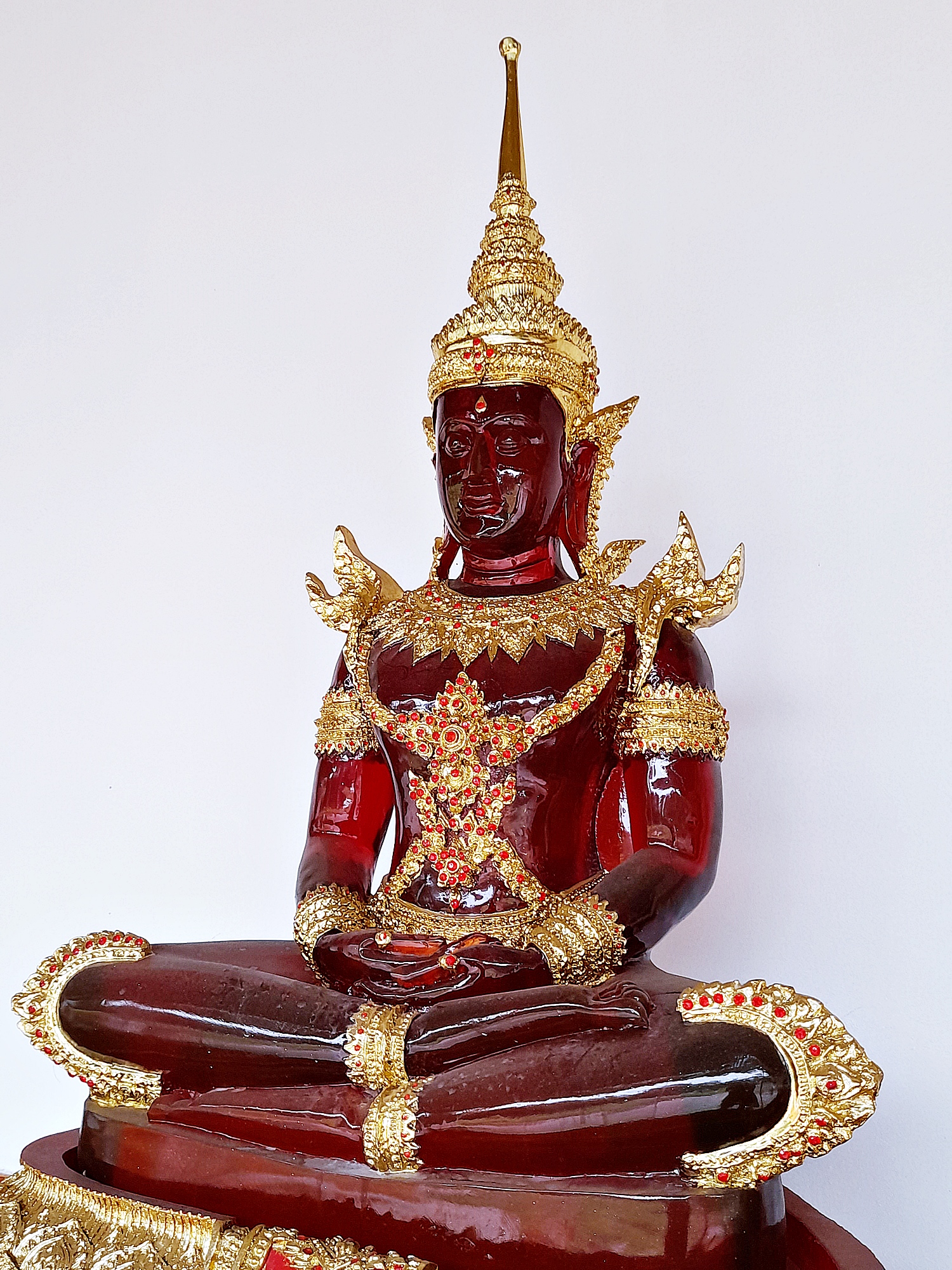 พระแก้วมรกต ปางพระจักรพรรดิ์ สีประจำวันเกิด7สี (ขนาดใหญ่) - (สีแดง สีเหลือง สีชมพู สีเขียว สีส้ม สีฟ้า สีม่วง)