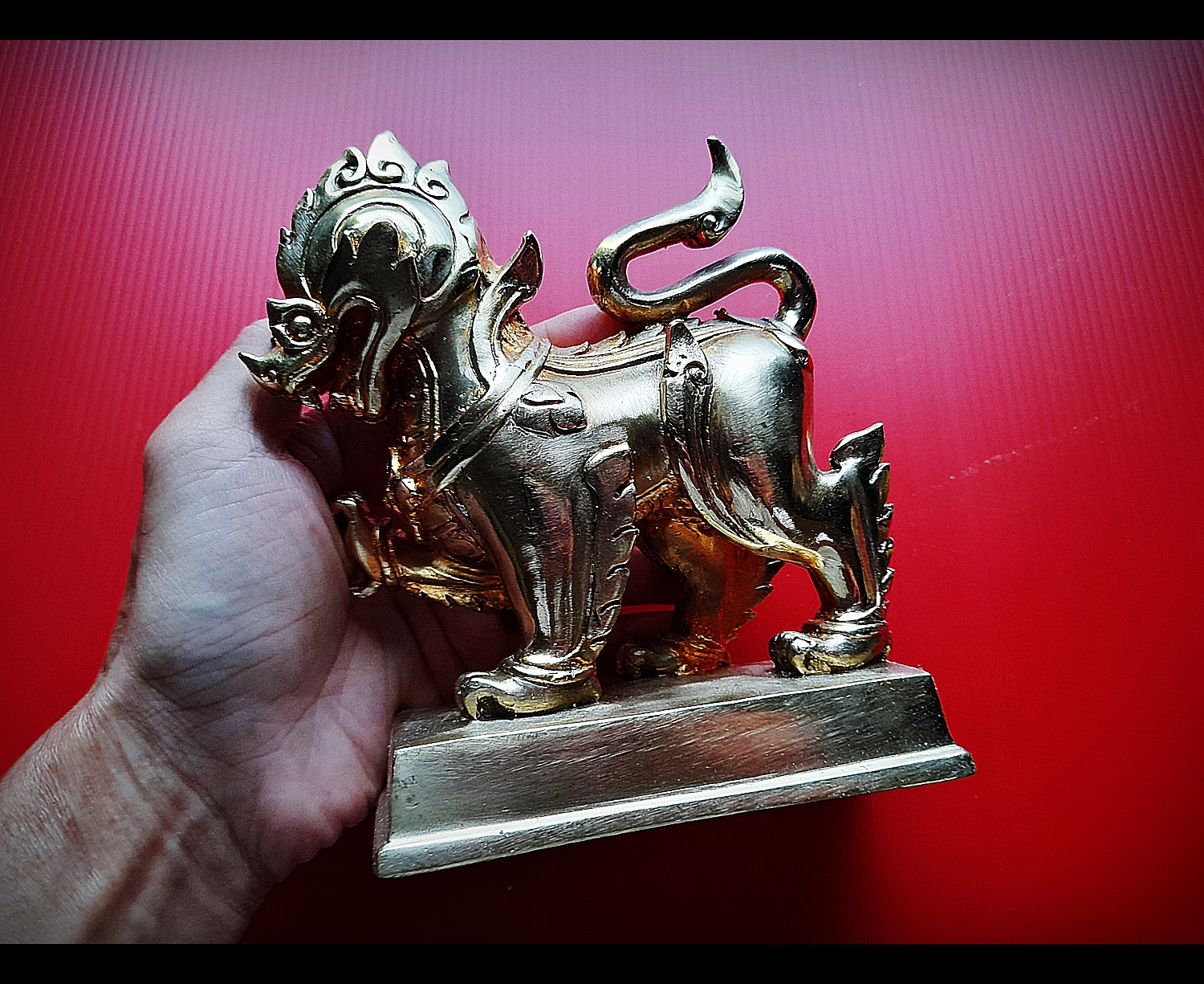 สิงห์ มหาราช เนื้อทองเหลืองผสมชนวน ขนาดตั้งบูชา (ขนาดประมาณ สูง16ซม กว้าง14ซม) (เข้าพิธีปลุกเสกอฐิษฐานจิตแล้ว ตามสายวิชา หลวงพ่อเดิมวัดหนองโพธิ์) ปี2563 - เป็นมหาอำนาจ กำลังของพ่อ #รับประกันแท้