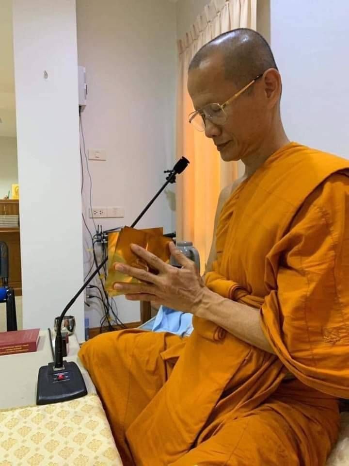 พระกริ่ง หลวงพ่อกวย ชุตินฺธโร (ฉายา "ชุ-ติน-ธะ-โร" ของ หลวงพ่อกวย แปลว่าผู้ทรงไว้ซึ่งความรุ่งเรือง ) รุ่นแรก เนื้อทองลำอู่+เนื้อชนวน (ชุดกรรมการ) ปี2565 #รับประกันแท้ - หลวงพ่อกวย วัดโฆสิตาราม