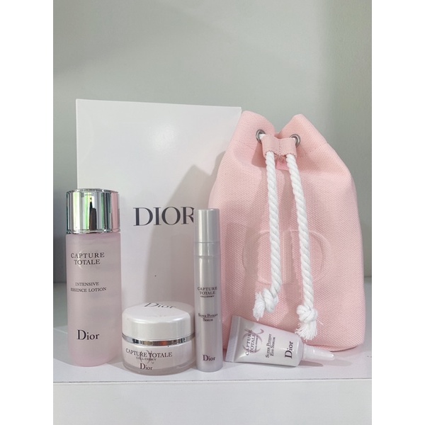 Dior Canvas Pouch กระเป่าเครื่องสำอางดิออร์ผ้าแคสวาส ทรงขนมจีบ แบบหูรูด สีหวานลูกคุณสุดๆ ใส่ของได้จุ ทรงน่ารักมากๆ เลยค่ะ แยกมาจากเซท ไม่มีกล่องนะคะ