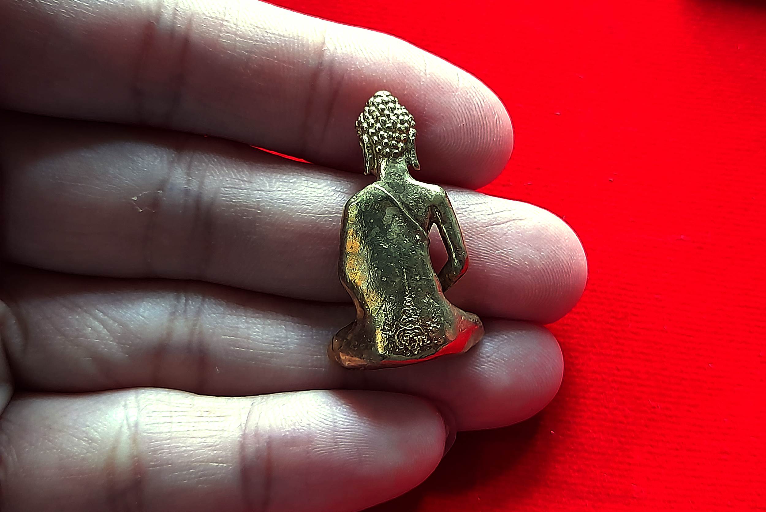 พระพุทธรัตนะไพโรจน์ ศิริทรัพย์ (ปลุกเสกพิธีสมโภชน์ ปลุกเสก พระพิชัยสงคราม) (ผสมชนวนทองคำ เงินมหาสะท้อน และ ไพลดำ) ปี2565 #รับประกันแท้