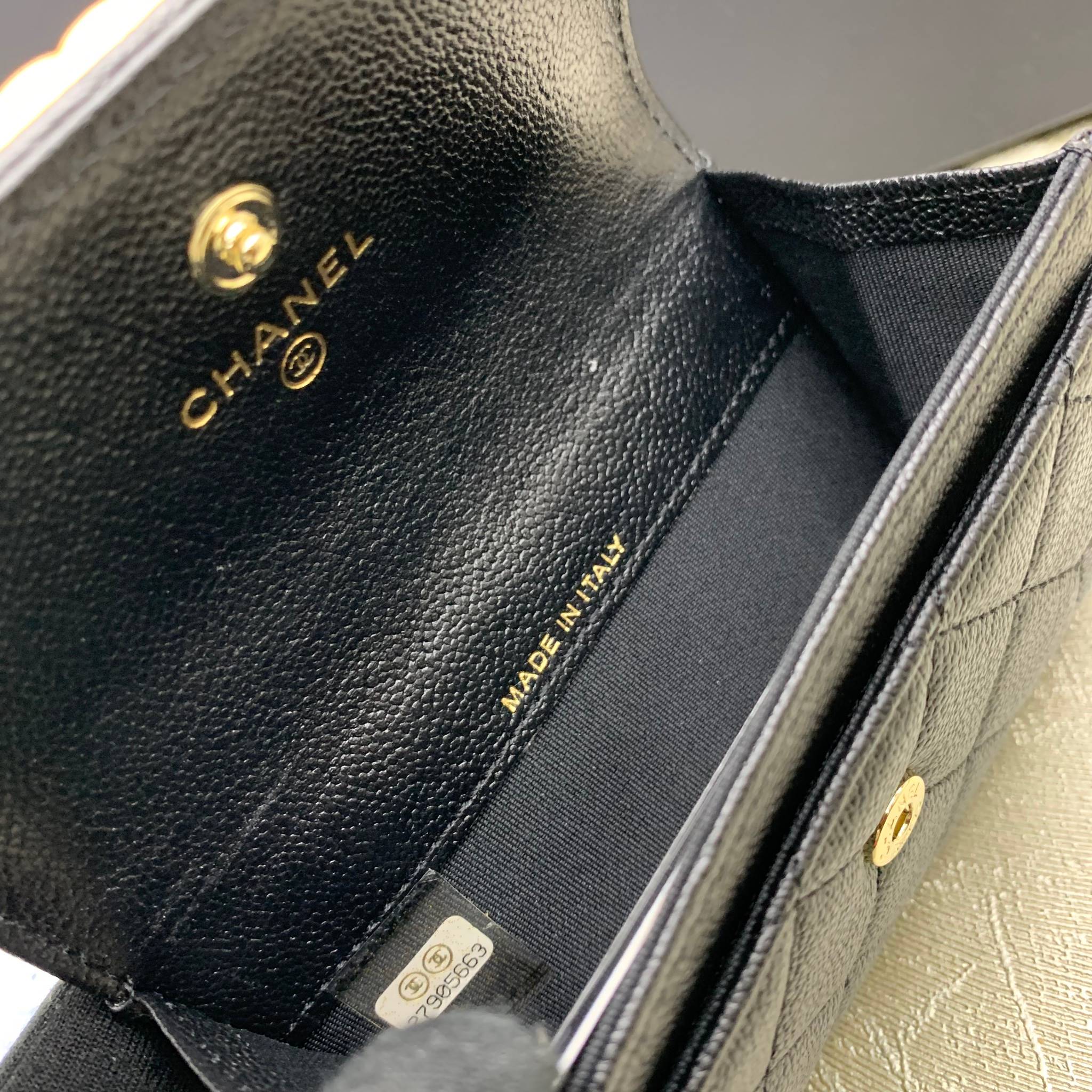 กระเป๋าสตางค์ cn caviar skin coin or card wallet สีดำ ใบสั้น ใส่เหรียญใส่การ์ด