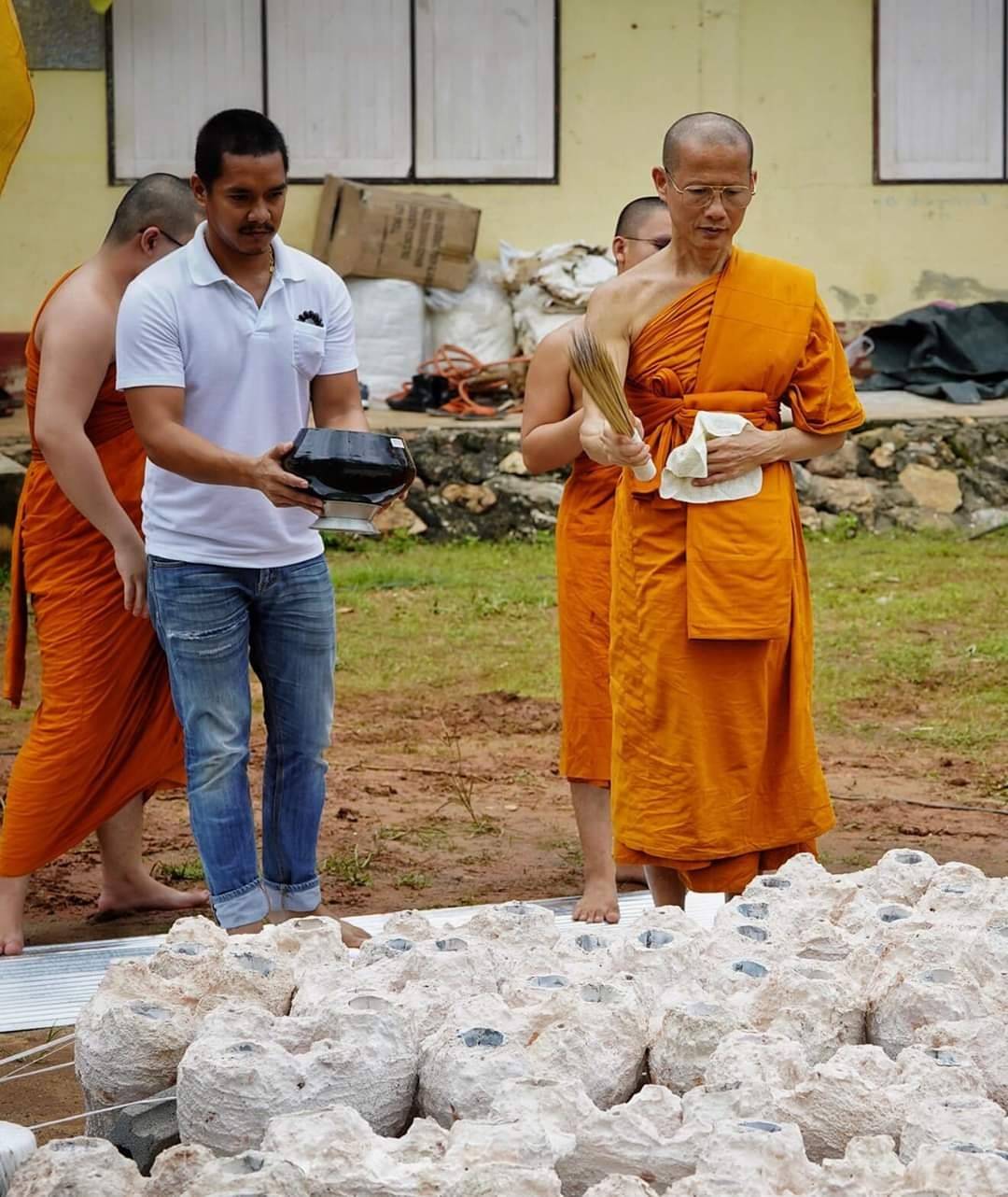 รูปหล่อ พระปัจเจกพระพุทธเจ้า (พระเกศ2แฉก ตามแบบวัดท่าซุง) ฐานด้านหลังยันต์มหาเศรษฐีเงินล้าน เนื้อทองเหลือง ปี2562 (องค์ใหญ่ขนาดบูชา ขนาด หน้าตัก9นิ้ว ฐาน12นิ้ว ลึก7นิ้ว สูง16นิ้ว) - หลวงพ่อเล็ก วัดท่าขนุน