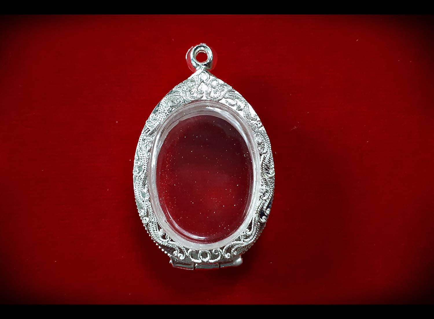 ตลับพระ ทรงวงรี เนื้อเงินลงยา (เนื้อเงินแท้80%)