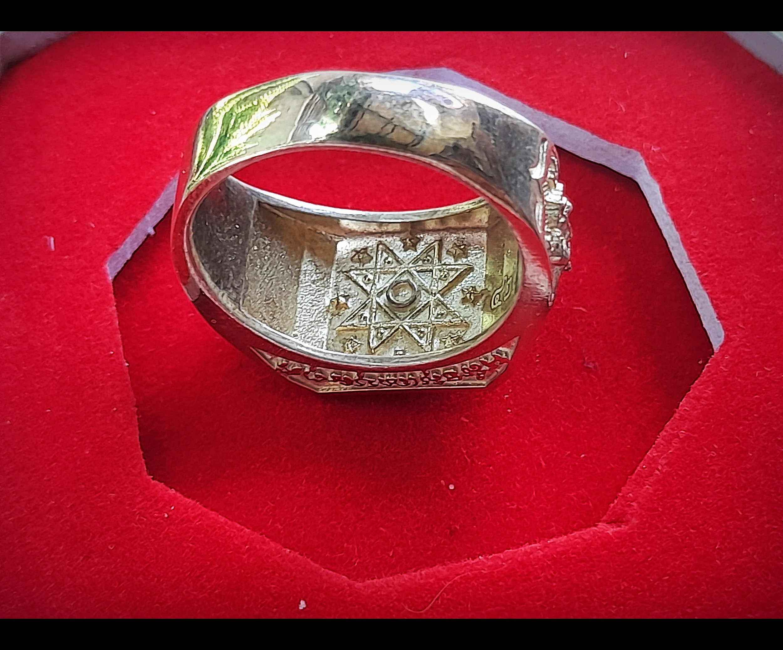 แหวน ศาสตราปกาศิต (เทพศาสตราวุธ นพคุณ หนุนดวง ๙มงคล) (#พระขรรค์ #กระบองท้าวเวสสุวรรณ #วชิราวุธพระอินทร์ #ดวงตาพยายม #พระสังข์ #ช้างเอราวัณ #พญาครุฑ) เนื้อทองเหลือง ปี2565 #รับประกันแท้ - พระอาจารย์เอราวัณ