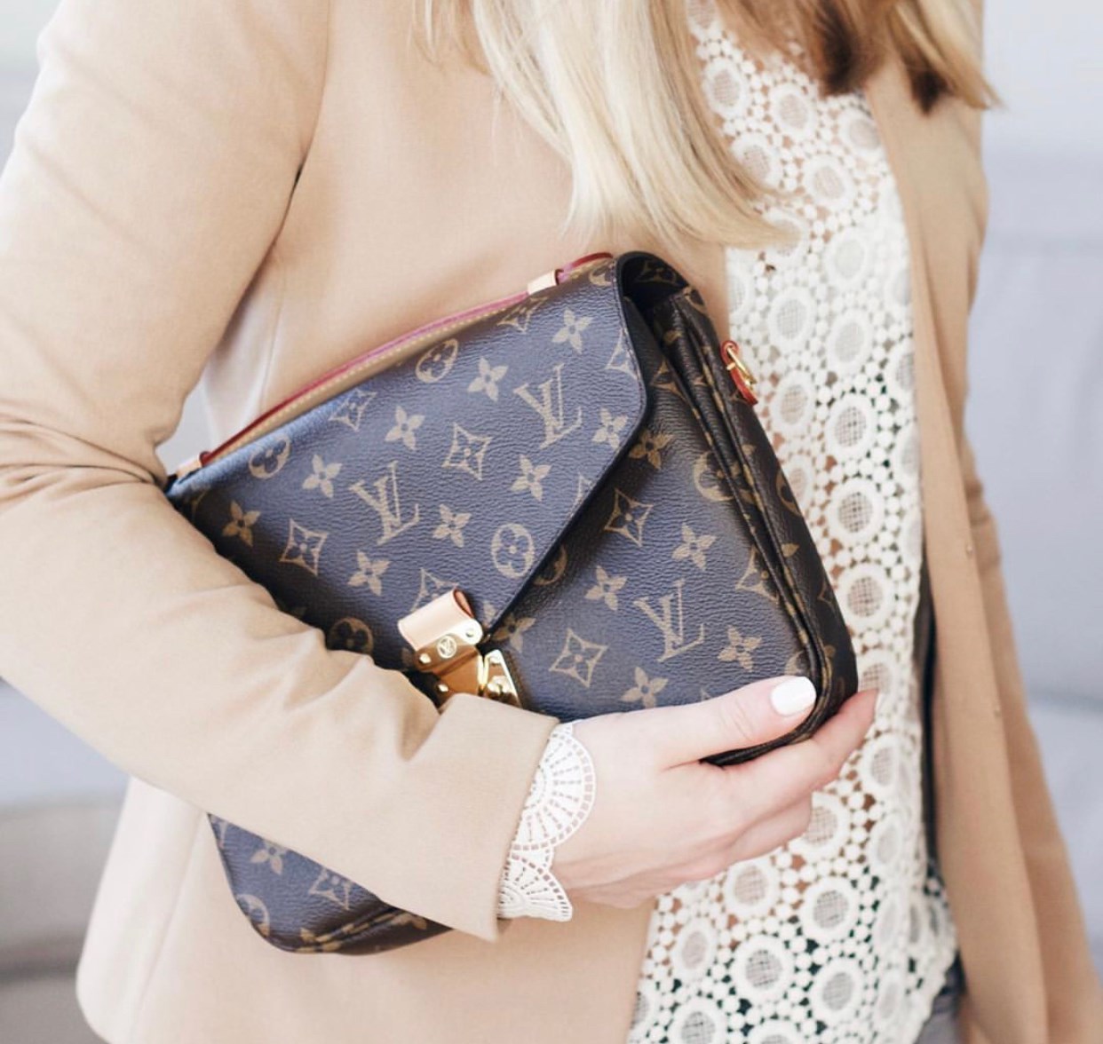 กระเป๋า lv metis 10 นิ้ว