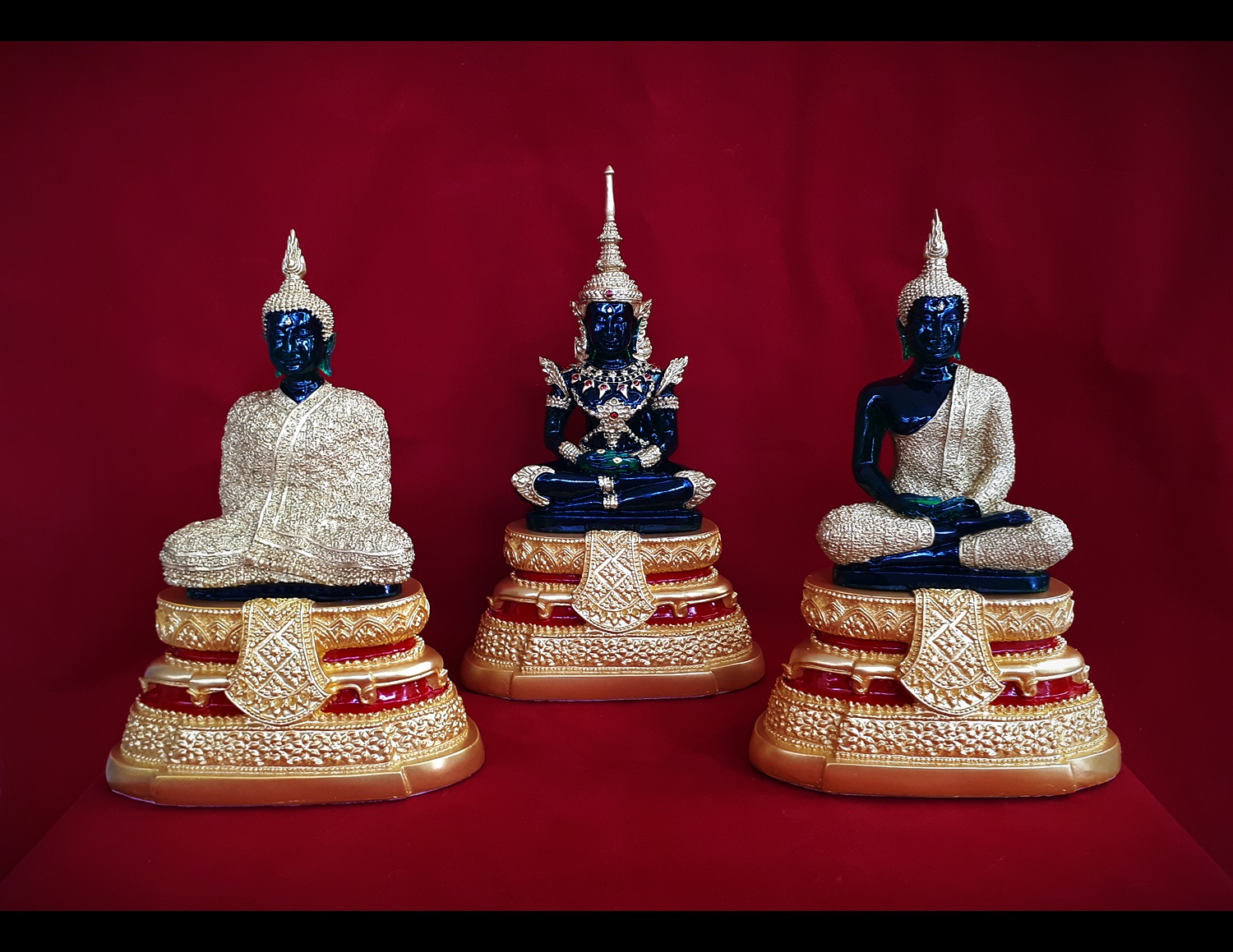 พระแก้วมรกต 3ฤดู ปาง ฤดูหนาว ฤดูร้อน ฤดูฝน พระพุทธรูปขนาดบูชา ขนาด 9นิ้ว เนื้อเรซิ่น ลงสีทอง