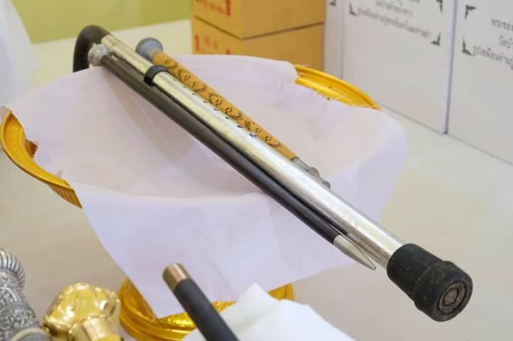 ไม้ครู (ขนาดพกพา 5.9นิ้ว) (จารยันต์ บรรจุ ฝั่งตะกรุด อุดมวลสาร ) (ไม้ครู คือ ทุกสิ่งที่ครูบาอาจารย์ทำไว้ให้ที่ครูมอบให้)) ปี2563 - ปลุกเสกอฐิษฐานจิต บรรจุมวลสาร จารย์ยันต์และตะกรุดด้วยมือ หลวงพ่อบ๊ะ วัดโพธิ์ลังกา