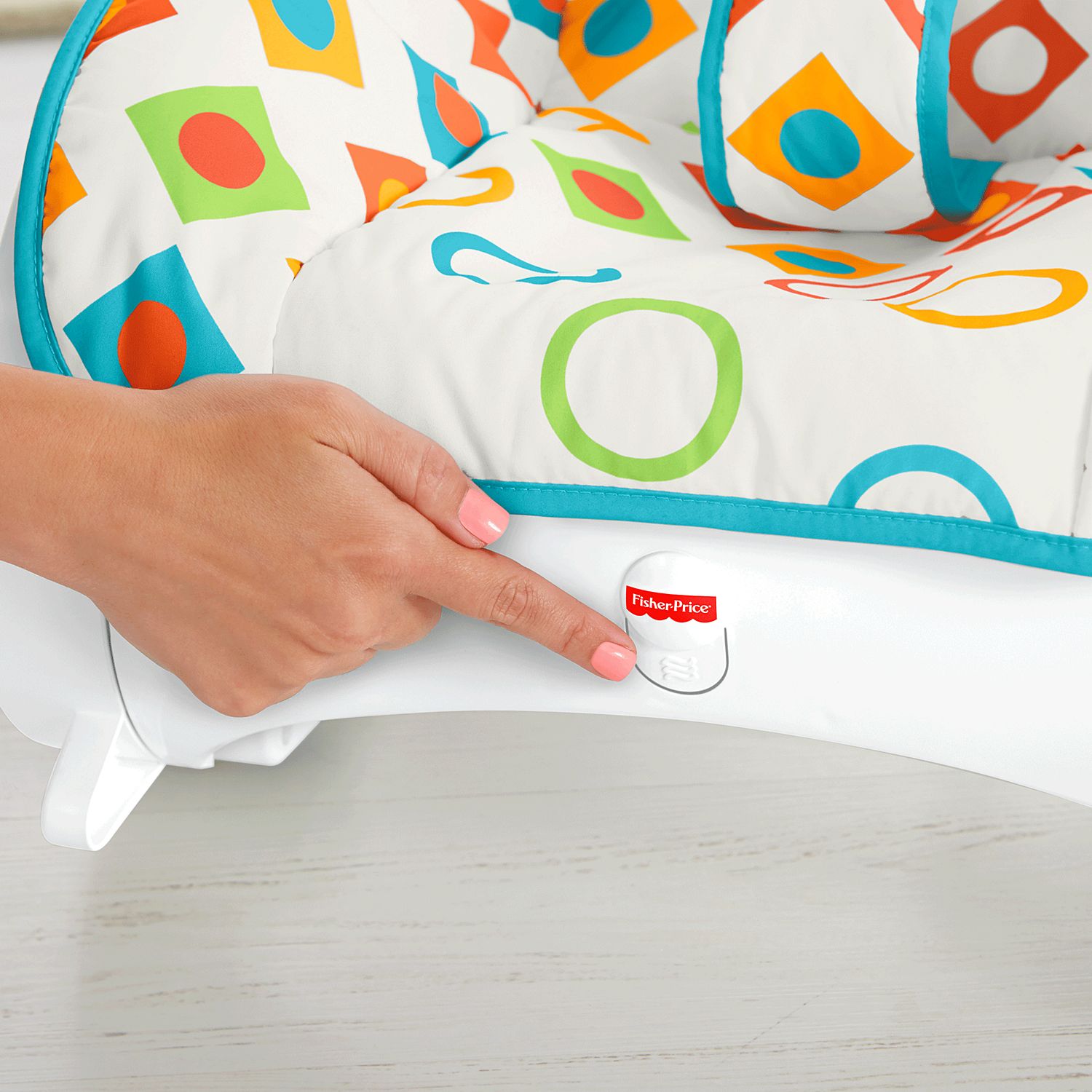 เปลโยกสั่นอัตโนมัติและเก้าอี้โยกเอนกประสงค์ Fisher-Price รุ่น Infant-to-Toddler Rocker (Geo Diamonds)