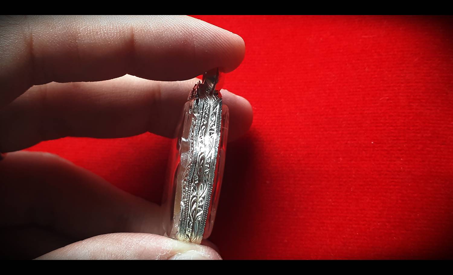 ตลับพระ ทรงโลห์ เนื้อเงินแท้90% (ใส่เหรียญหลวงพ่อกวย) (แกะสลัก ลายหัวสิงห์ ลายกนก)