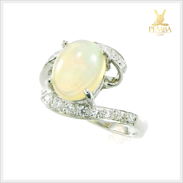 แหวนโอปอลขาว โดดเด่น เพิ่มความมั่นใจ แหวนพลอยแท้