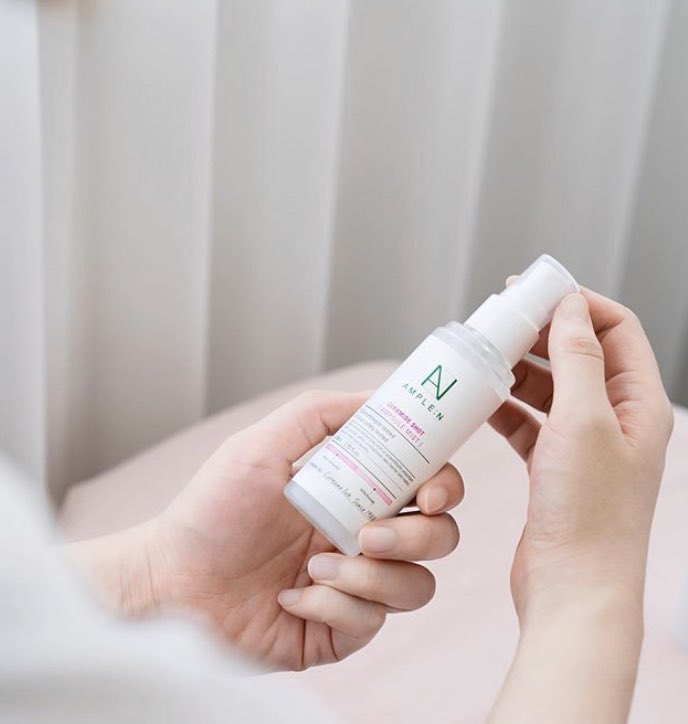 Coreana Ample N Ceramide Shot Ampoule Mist 80mL สเปรย์ที่ปกป้องผิวหน้าของคุณได้ยาวนานตลอดวัน ช่วยเสริมเกราะป้องกันผิวให้แข็งแรง และยังให้ชุ่มชื้นอีกด้วย