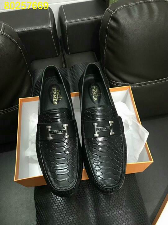 hm men แบบอีกเยอะกดดูด้านในค่ะ size 38-44 ,45-46 มีบางแบบ