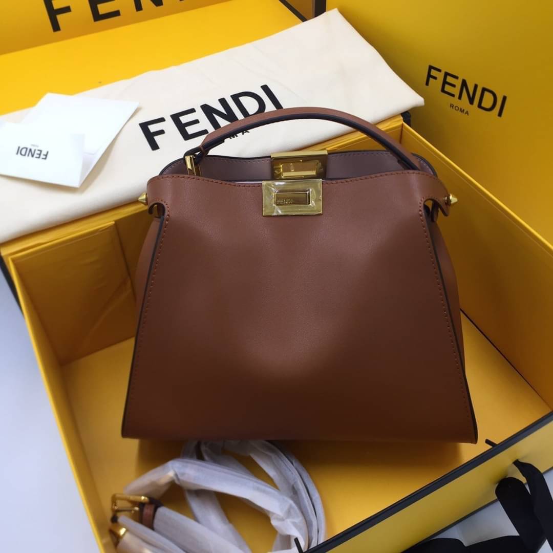 กระเป๋า fd peekaboo 27 cm. มีหลายสีสอบถามได้ค่ะ