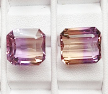 Bi-Colour Ametrine พลอยเนื้ออ่อนอเมทินต์ ใน 1 เม็ดมี 2 สี เป็นพลอยธรรมชาติ รูปสี่เหลี่ยมตัดมุมคู่ หนักรวม 24.81 กะรัต เนื้อสะอาด ไฟดี เจียระไนสวย