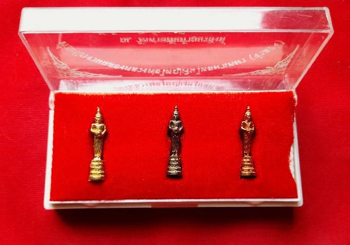 หลวงพ่อไหลมาเทมา (พระพุทธรูปปางอุ้มบาตร) 3เนื้อ ชุบเงิน ชุบทอง ชุบนาก ปี2545 #รับประกันแท้