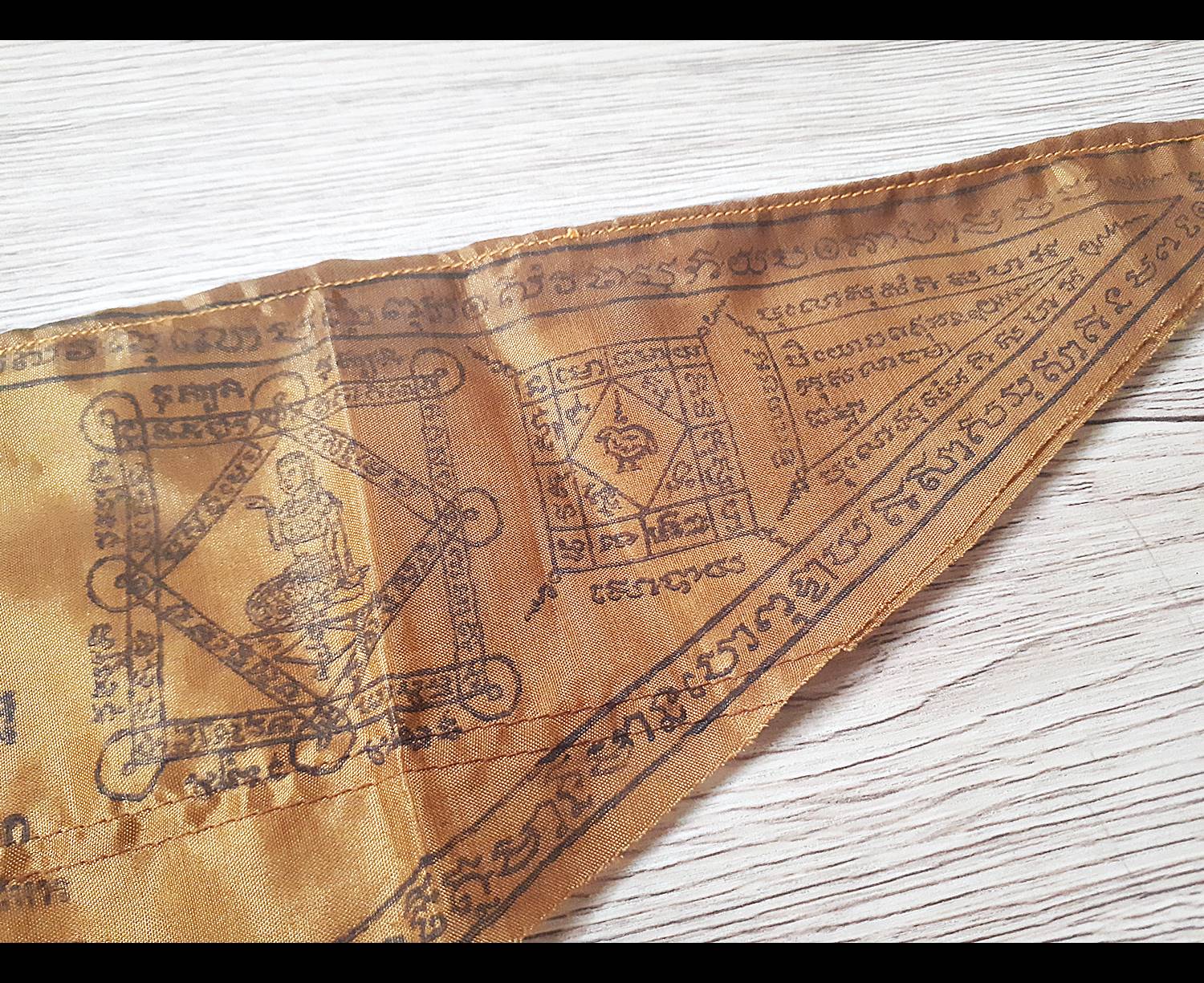 ผ้ายันต์ ธง (พ.พาน นางกวัก นกคุ้ม) (ค้าขาย มหาลาภ ป้องกันภัย) - หลวงพ่อสมศักดิ์ วัดสระเปรียญ(วัดการเปรียญ) จ.ชัยนาท