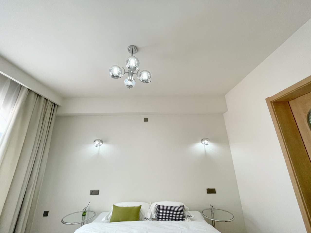 โคมไฟแขวนเพดาน space age ลูกแก้วกลมสีเงินทูโทน [MD813]