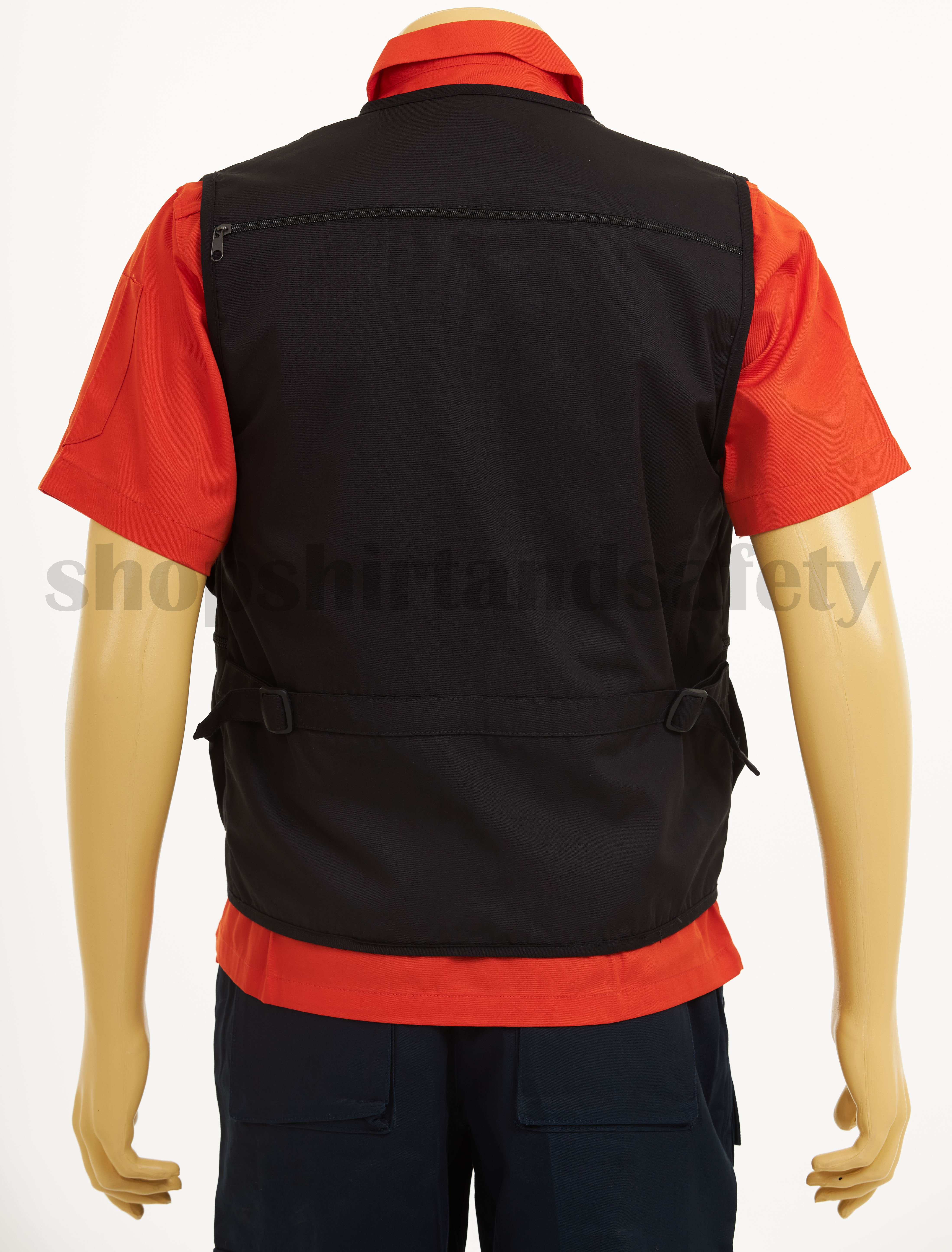 เสื้อกั๊กสีดำ