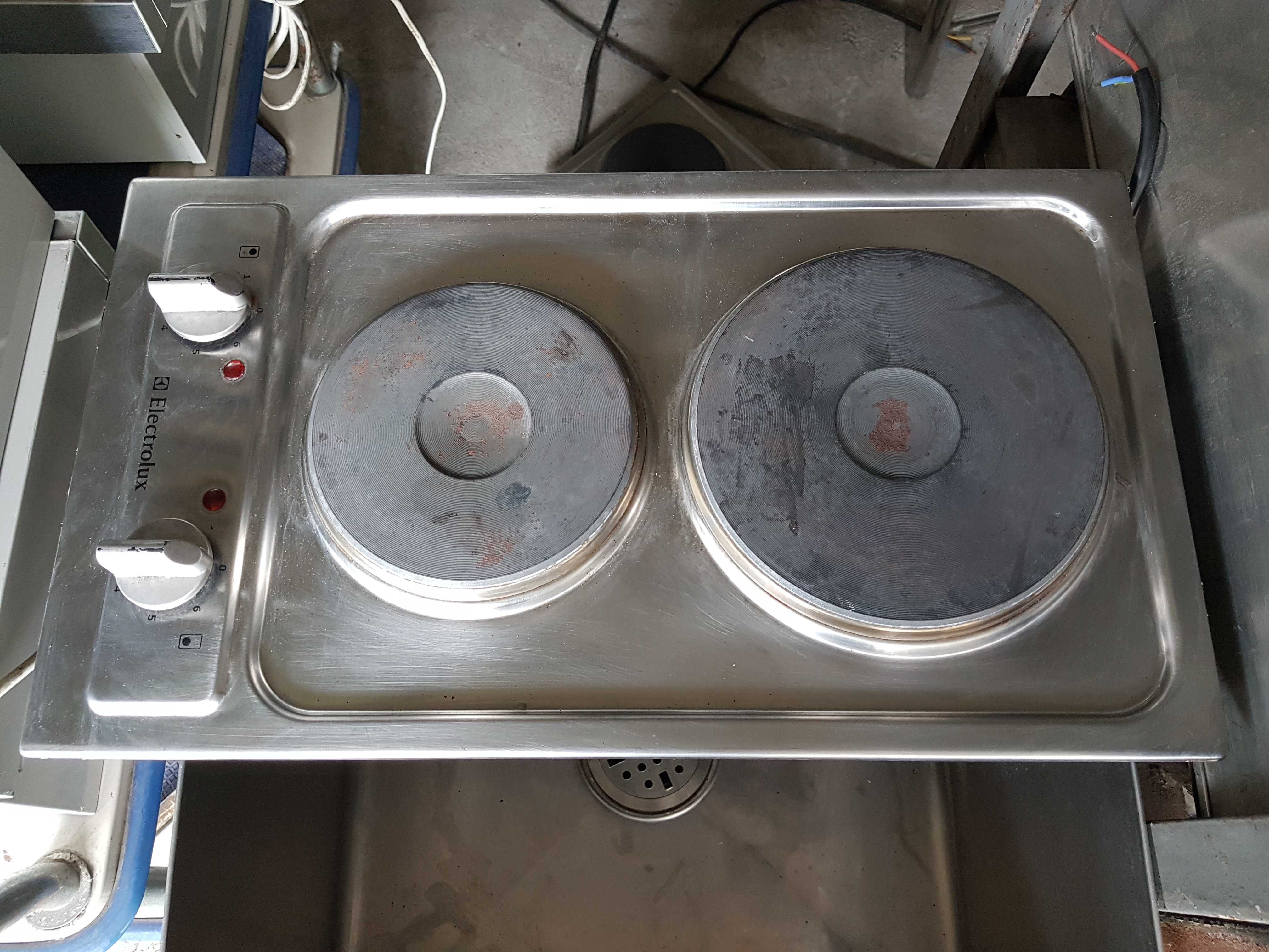 เตาไฟฟ้า2หัว พร้อมฮู้ด electrolux