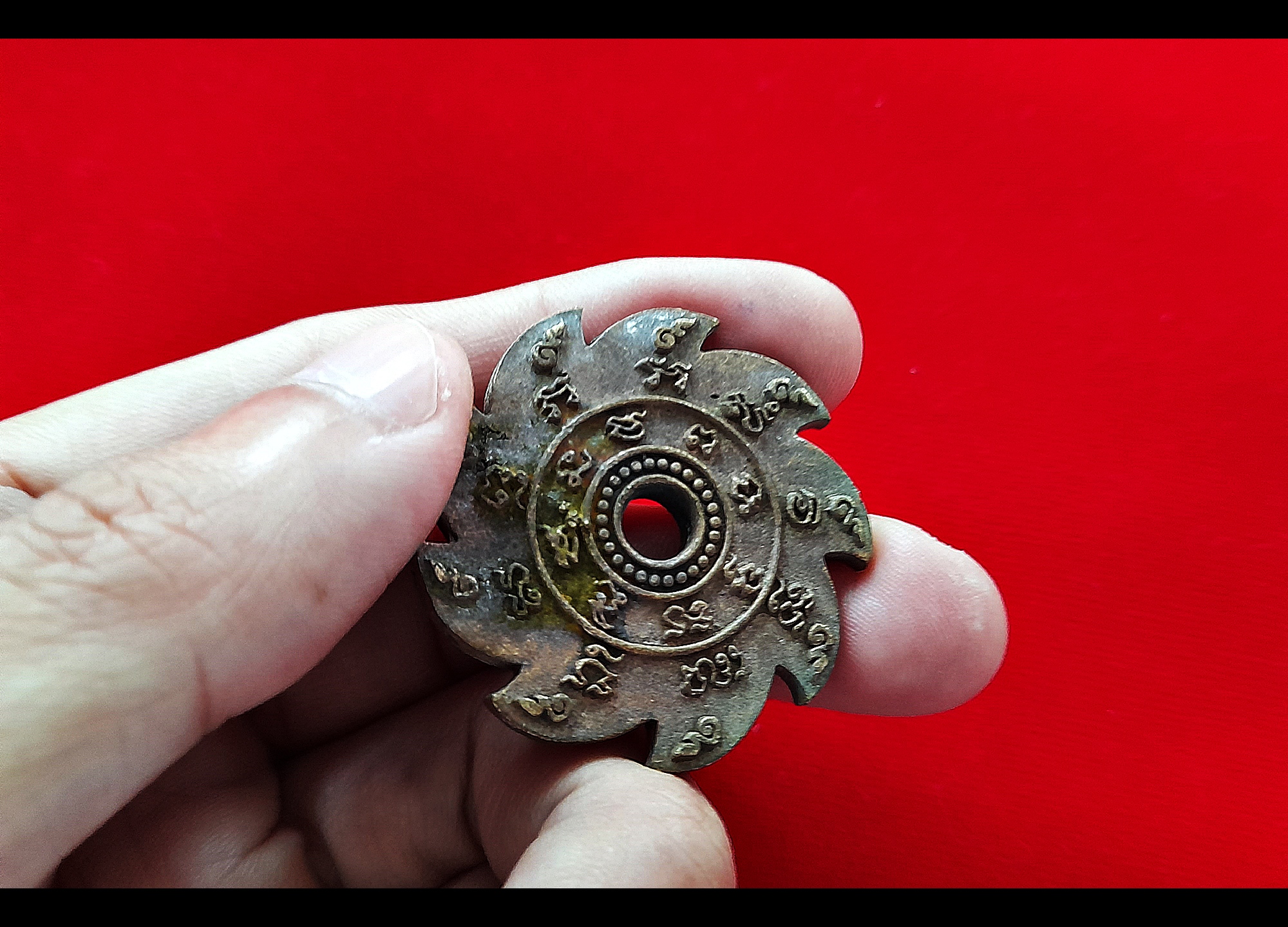 กงจักรนารายณ์ เนื้อโลหะมหาชนวน (ขนาด4ซ.ม) ปี2564 (สร้างน้อย 318วง) #รับประกันแท้ - หลวงปู่โฉม วัดอัมภาราม จ.บุรีรัมย์