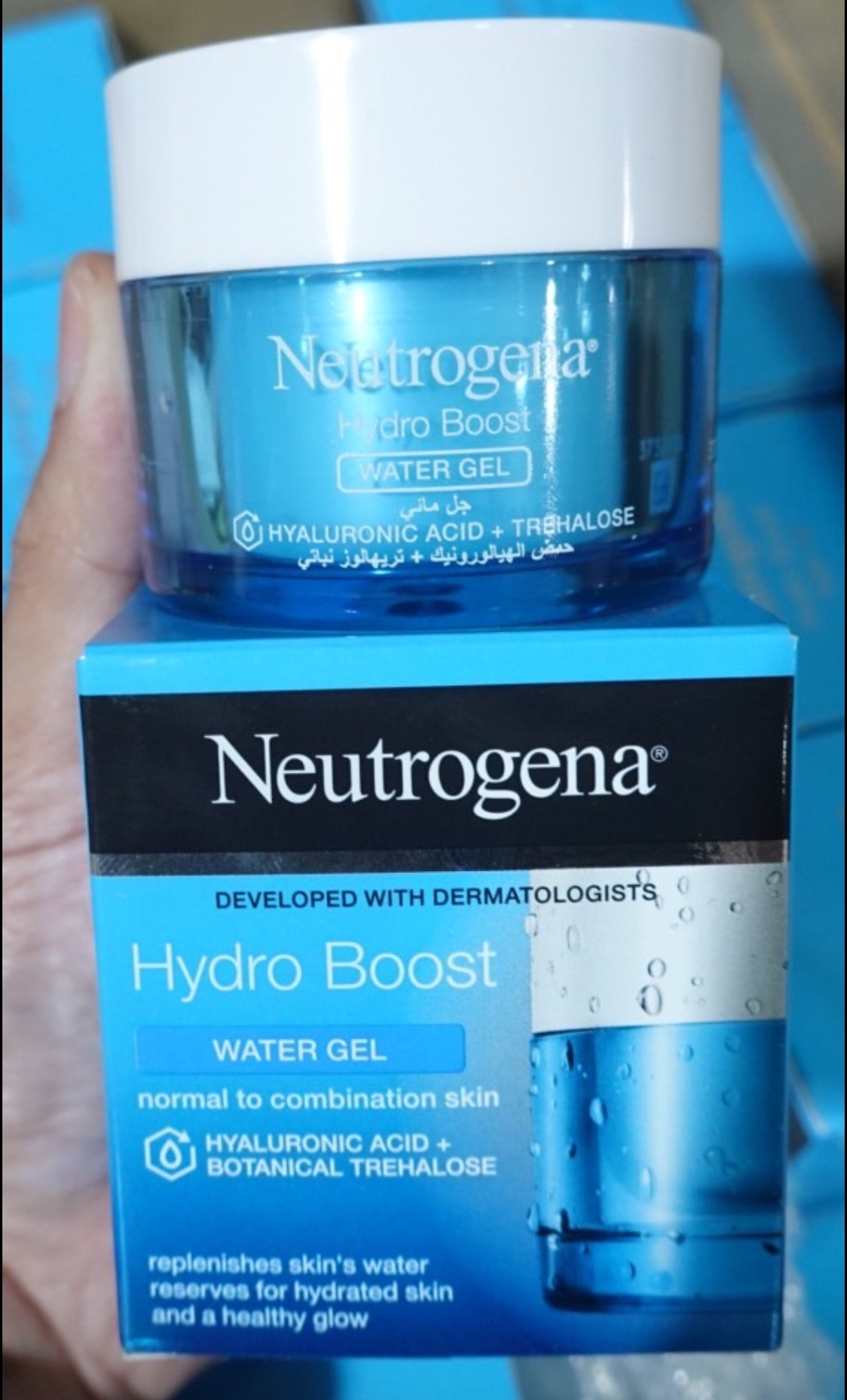 Neutrogena Hydro Boost Water Gel for Oily Skin 50g นูโทรจีน่าเจลบำรุงผิวเนื้อบางเบา มี Hyaruronic Acid ช่วยเติมน้ำให้กับผิวชุ้มชื้นต่อเนื่องตลอดวันโดยไม่รู้สึกเหนอะหนะ พร้อมให้ผิวกระจ่างใส ผิวมันใช้ได้เลยค่ะ