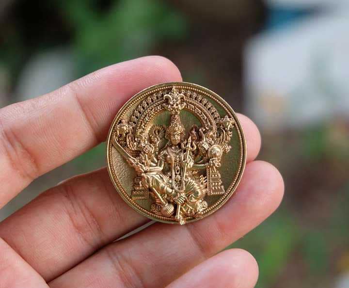 เหรียญ พระแม่อุมา 4กร เนื้อชุบทอง(ใหญ่ ขนาด3.5ซม) วัดแขก ปี2562 (เข้าพิธีปลุกเสกแล้ว สายแขก)